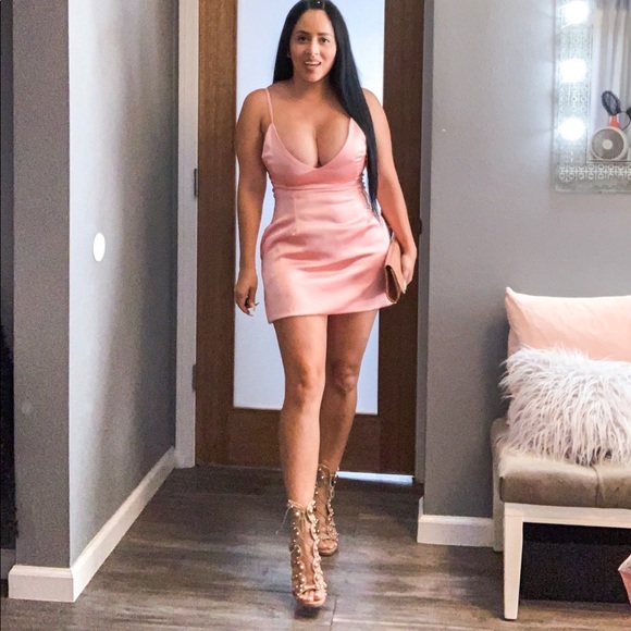 Pink spaghetti strap dress - Picture 2 of 7